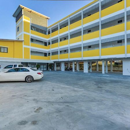 Jarat Mansion Hotel Surin Exterior photo
